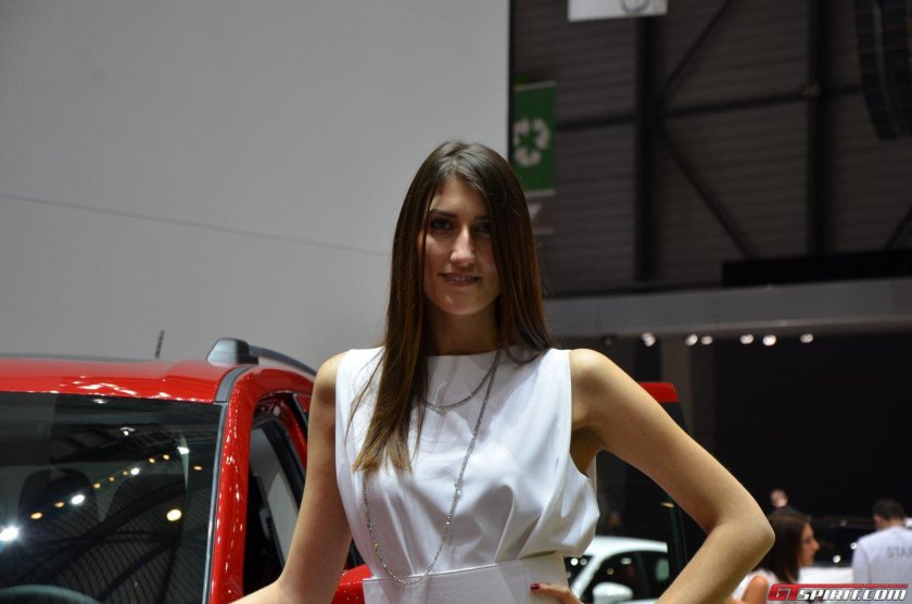 Девушки Женевского автосалона