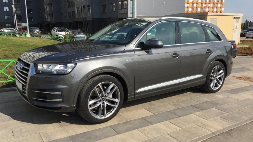 Ауди q7 серая