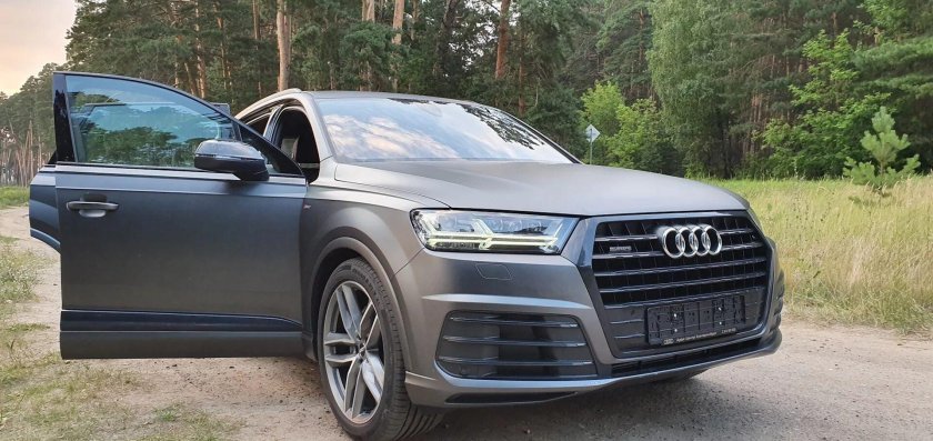Audi q7 серая