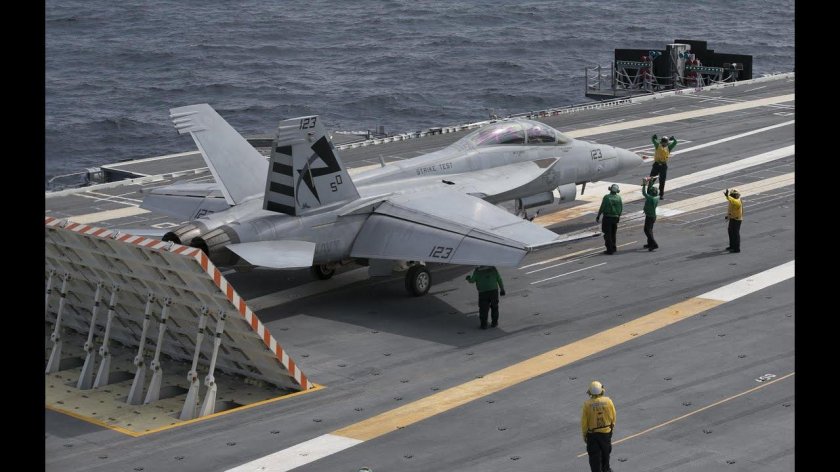 F-18 взлёт с авианосца