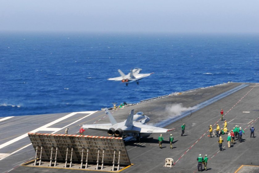 Самолет авианосец