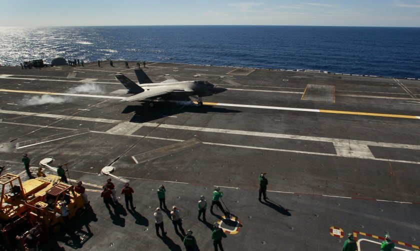 Посадка Boeing 747 на авианосец