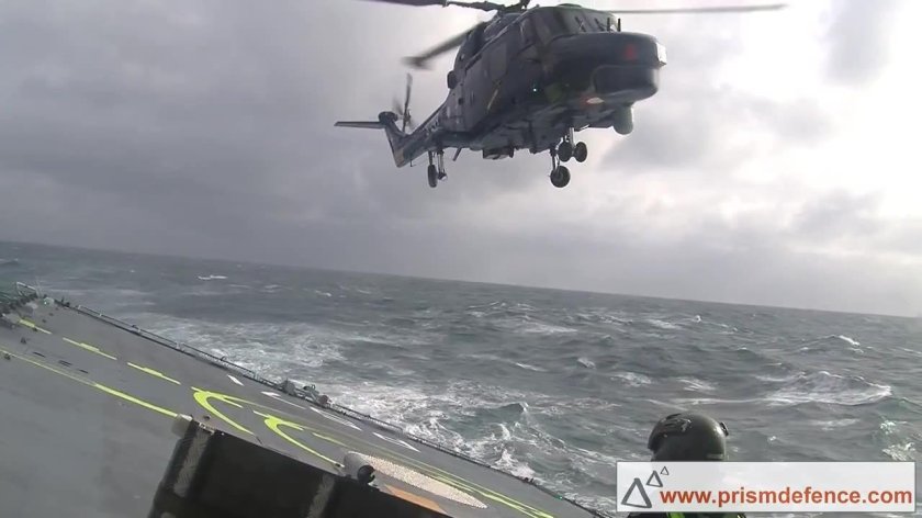 Вертолет на авианосце