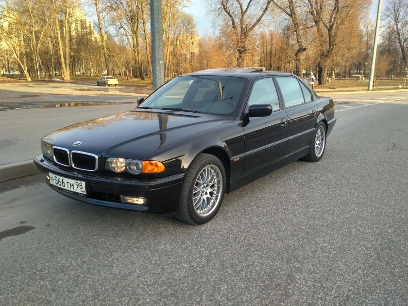 БМВ 7 2000 года