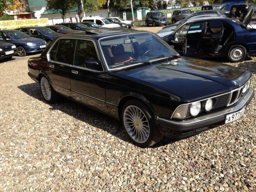 BMW 728i e23