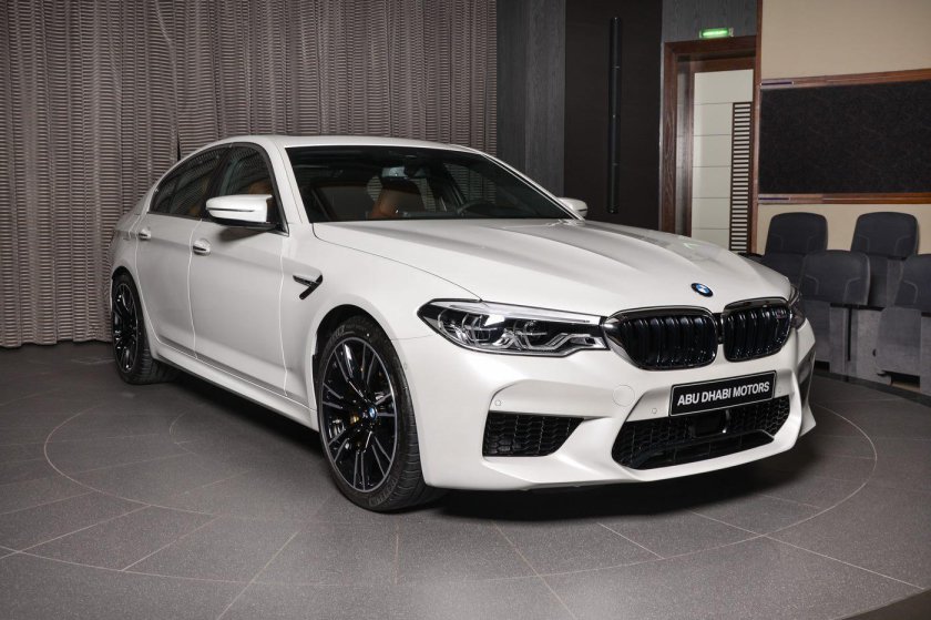 БМВ m5 f90 белая