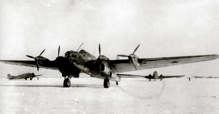 Самолет Петляков пе-8