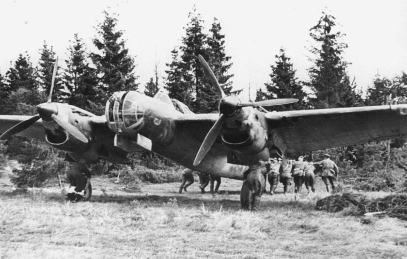 Советский скоростной фронтовой бомбардировщик сб-2