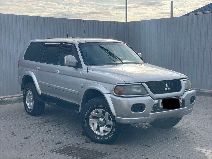 Mitsubishi pajero sport 1
