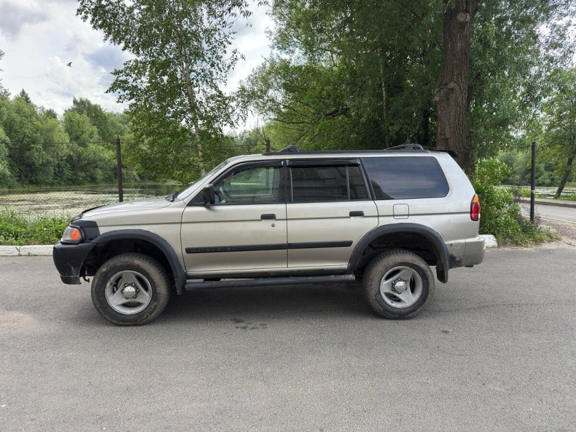 Mitsubishi pajero sport 1997