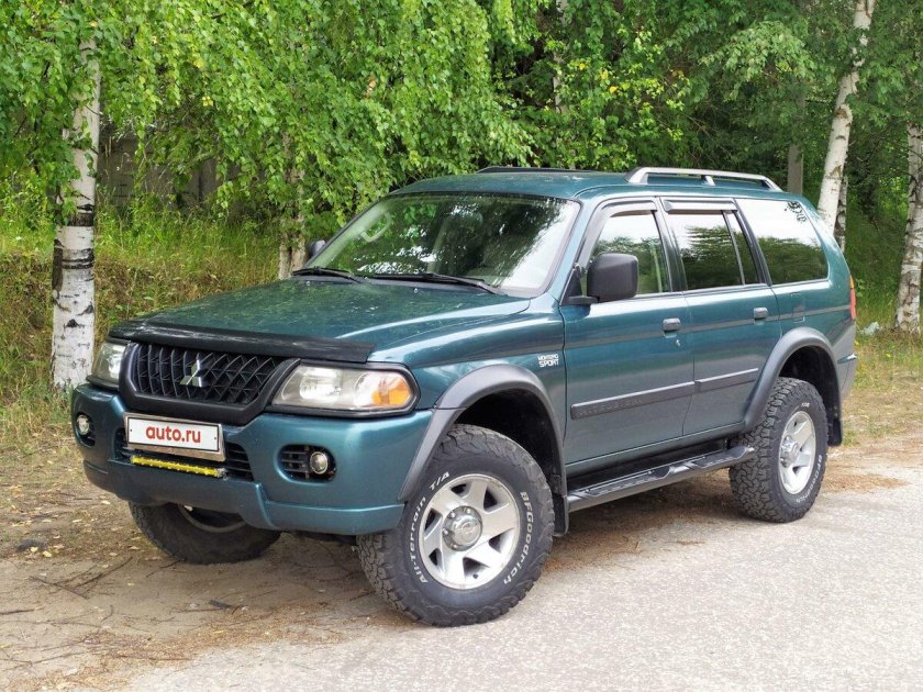 Митсубиси Монтеро спорт 2003 года