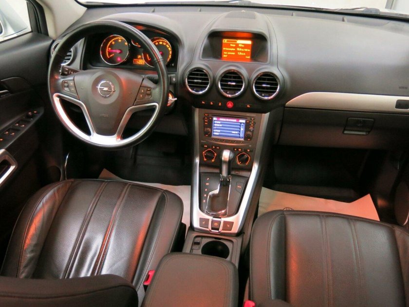 Opel Antara 2008 салон
