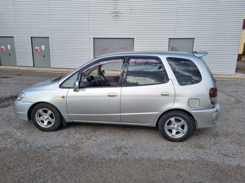 Тойота королла спасио 1997