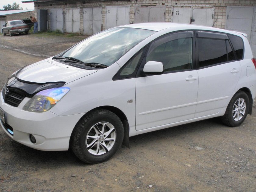 Тойота Королла Спасио 2002