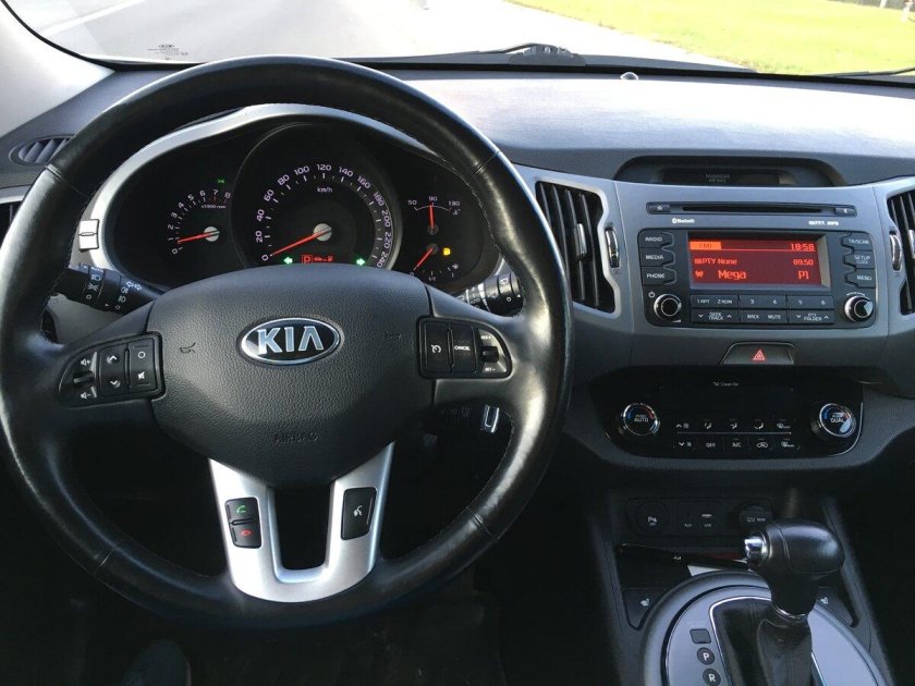 Kia Sportage 3 Рестайлинг салон