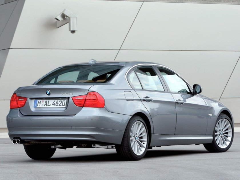 BMW 3 e90 330i