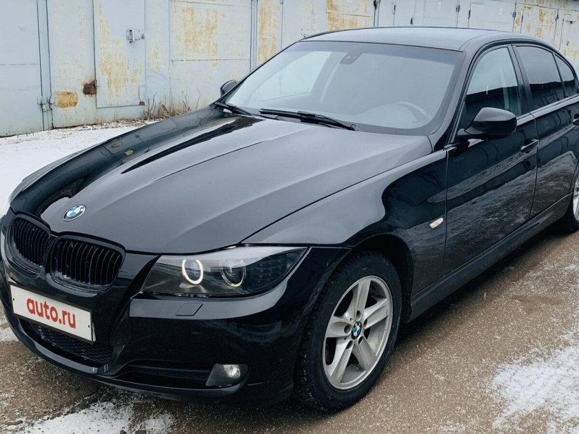 BMW e90 Рестайлинг черная