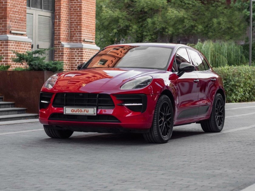 Porsche macan красный