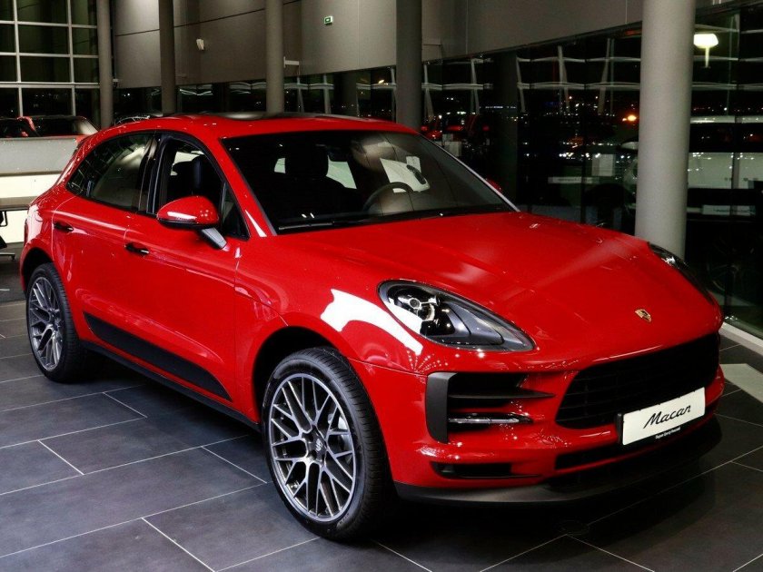 Porsche Macan красный