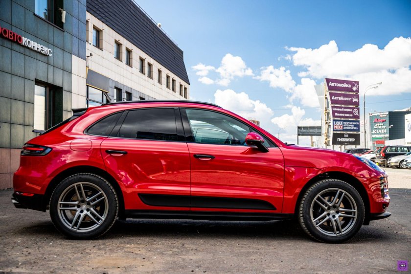 Порше Макан красный