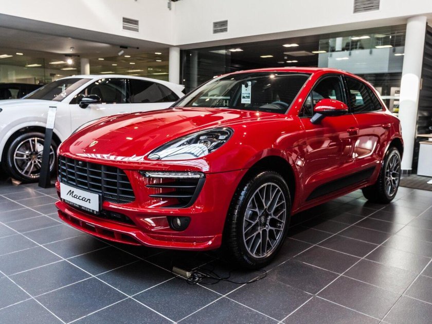 Порше Тайкан 2021 красный