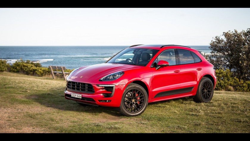 Porsche Macan красный