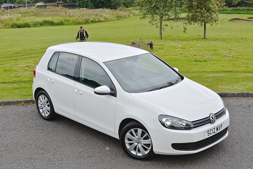 Volkswagen Golf белый