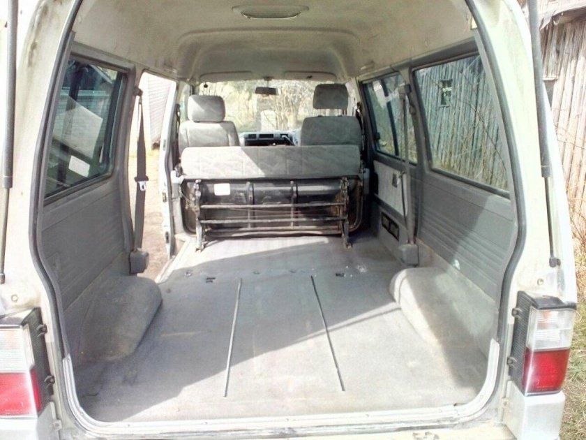 Мазда Бонго 2001 салон