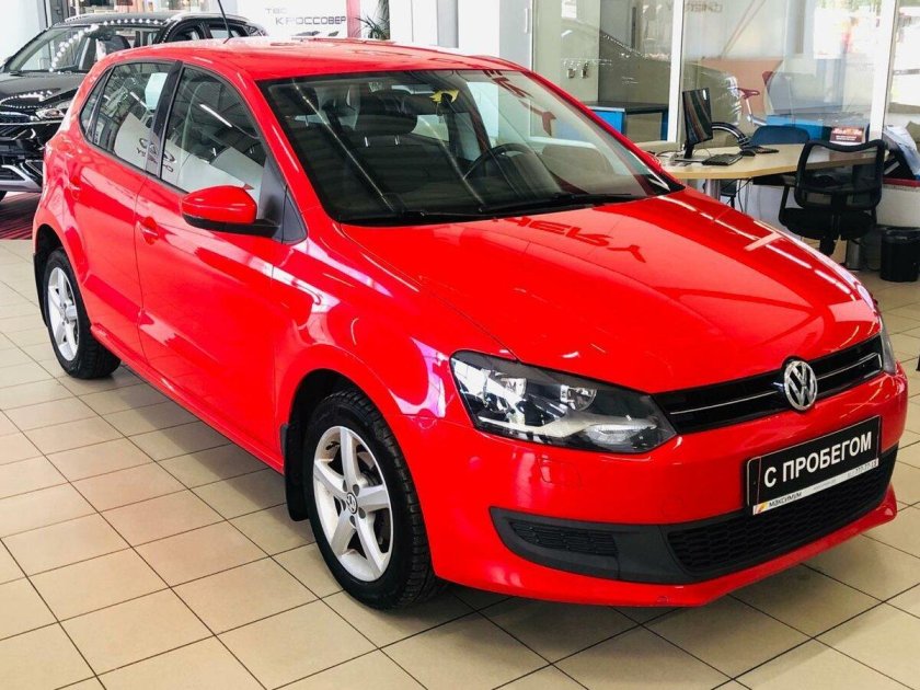 Фольксваген поло красный