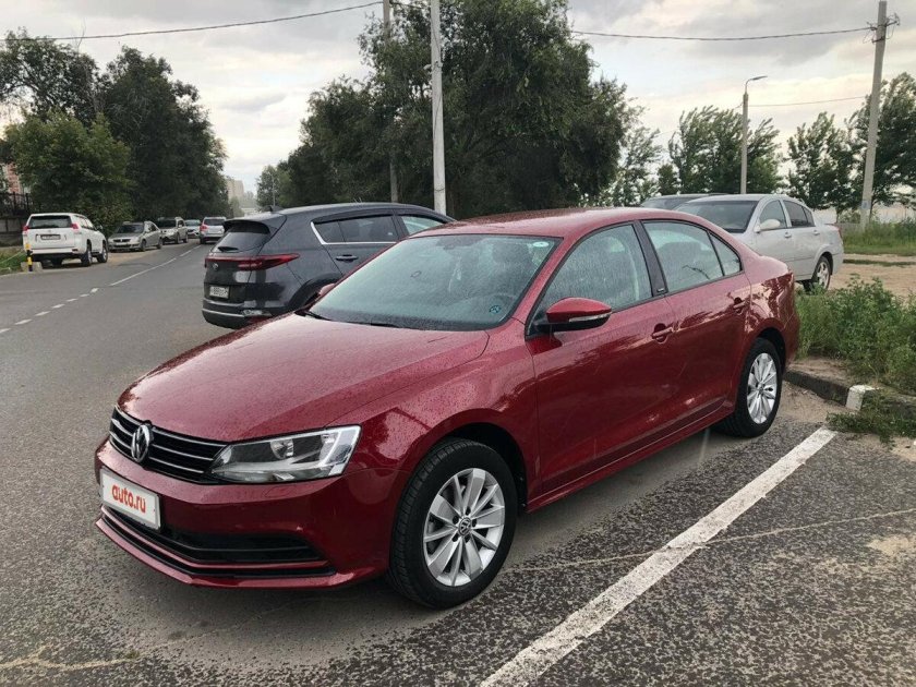 Volkswagen Jetta 2016 красный