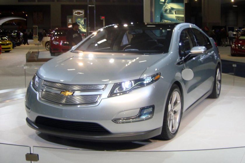 Машина Chevrolet Volt