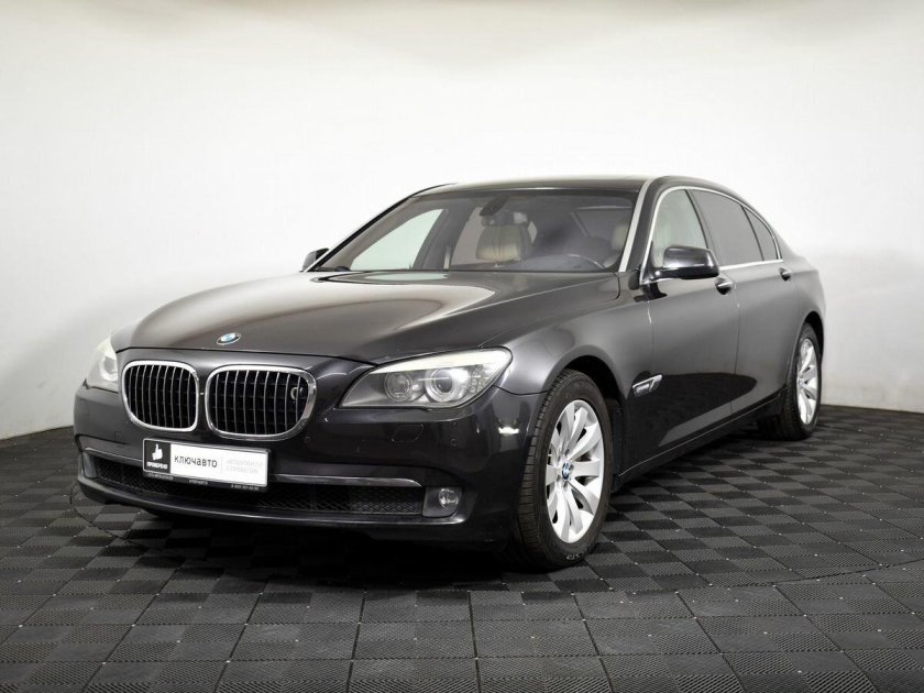 БМВ 7 2010 года