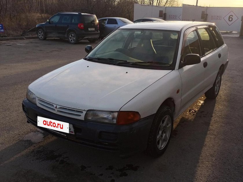 Митсубиси либеро 2001