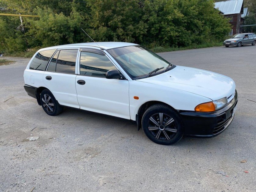 Мицубиси Либеро 2001