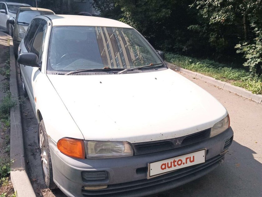 Митсубиси либеро