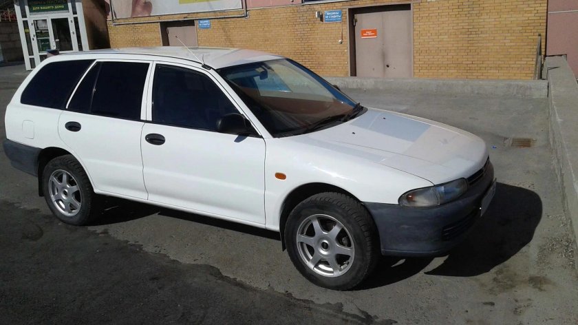 Мицубиси Либеро 2001