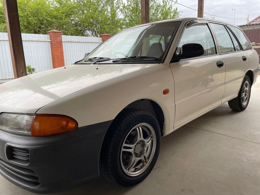 Митсубиси Либеро 2000