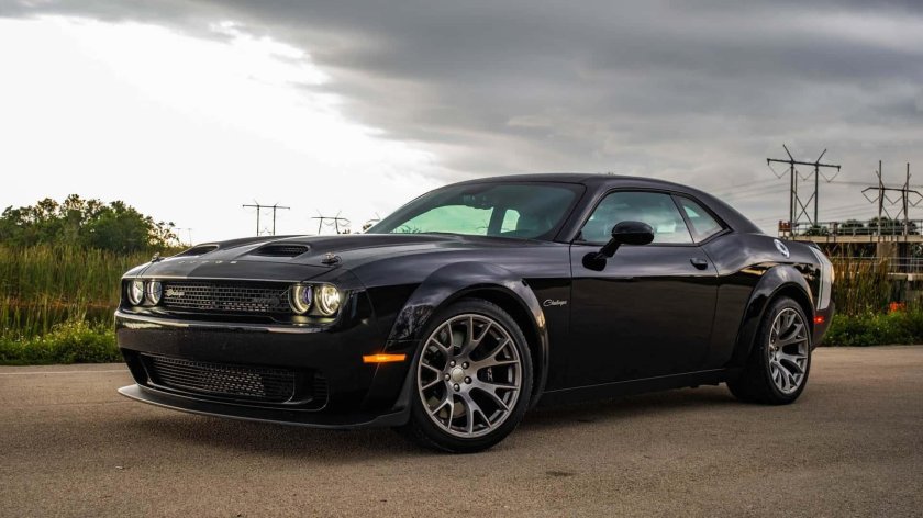 Dodge challenger hellcat redeye