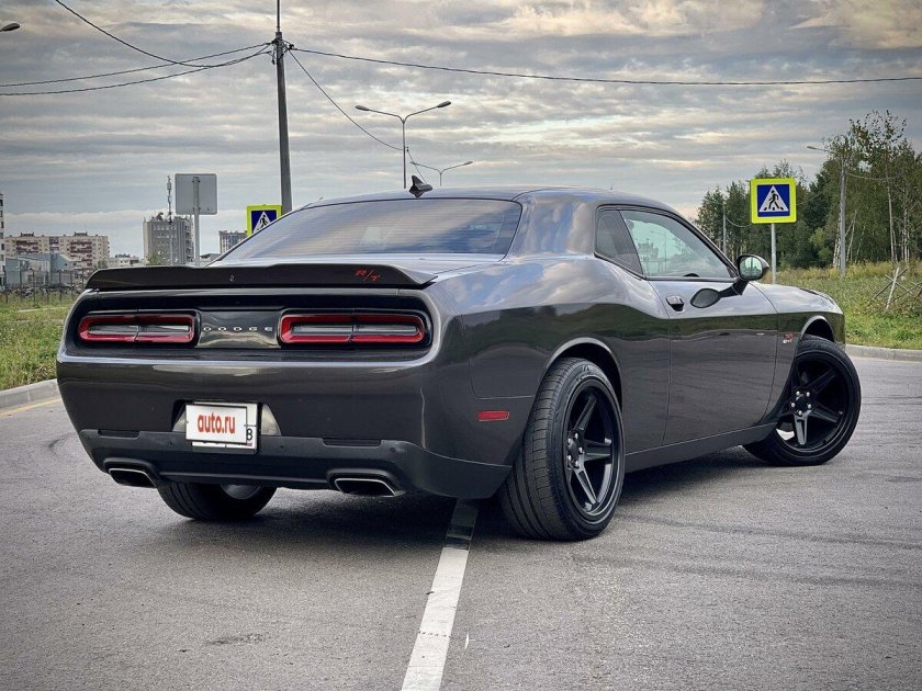 Додж Челленджер 2023