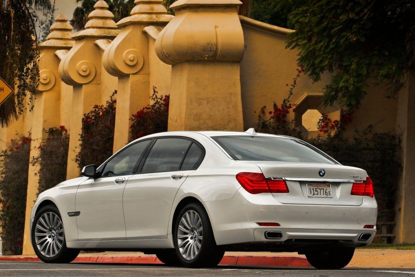 BMW 750 li sedan