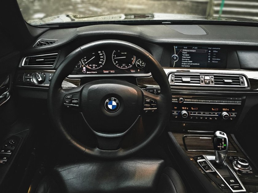 БМВ 7 ф02 салон