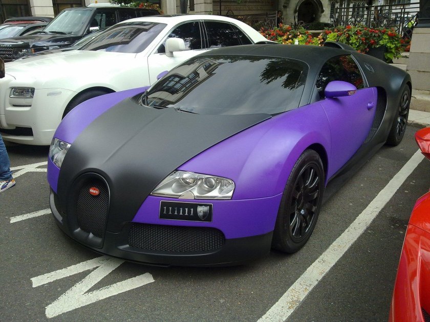 Бугатти Вейрон фиолетовая