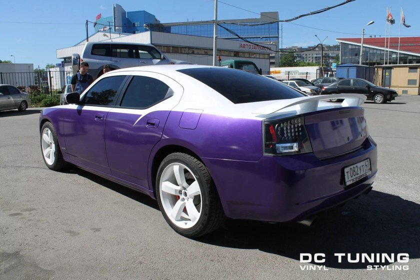 Dodge Charger фиолетовый