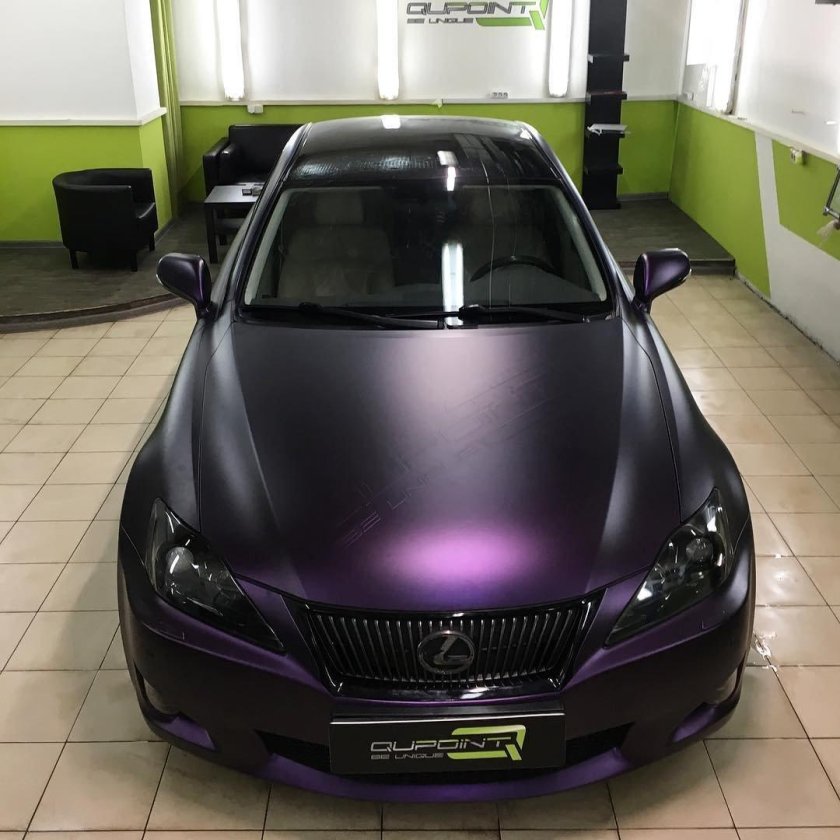 Фиолетовый хамелеон Тойота Камри