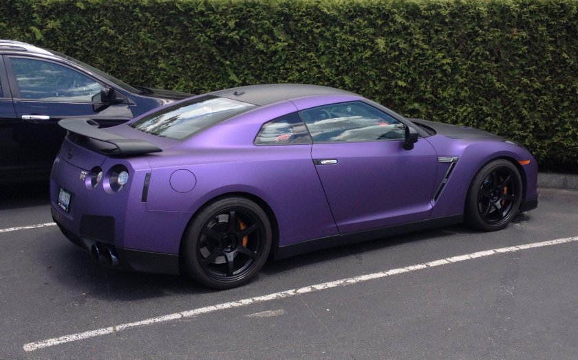 Ниссан ГТР 35 фиолетовый