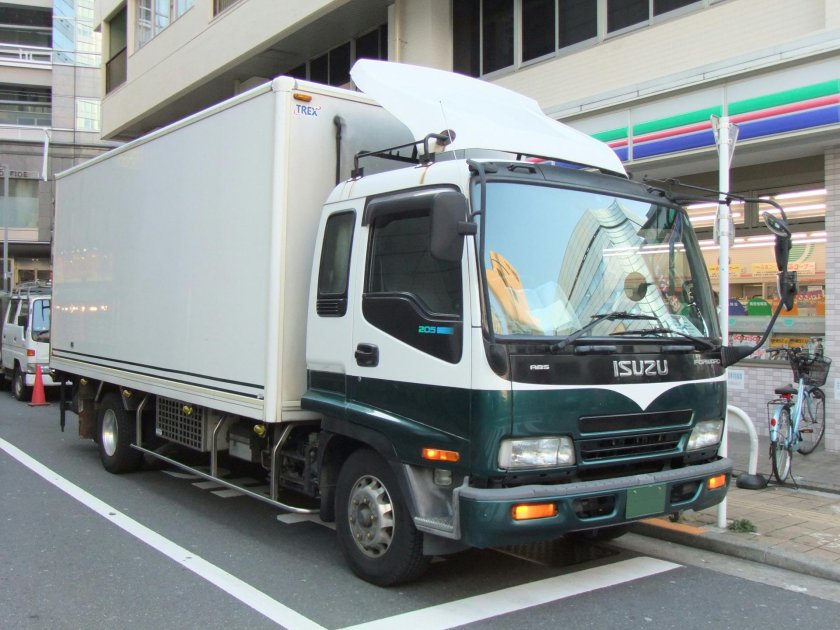 Исудзу форвард Грузовики