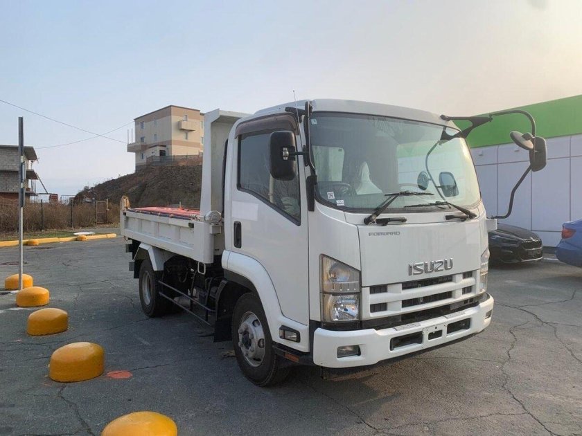 Грузовик isuzu