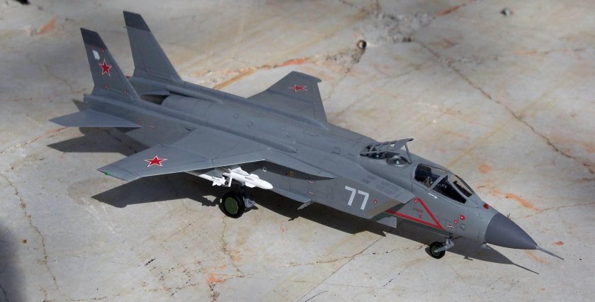 Як 141 палубный истребитель