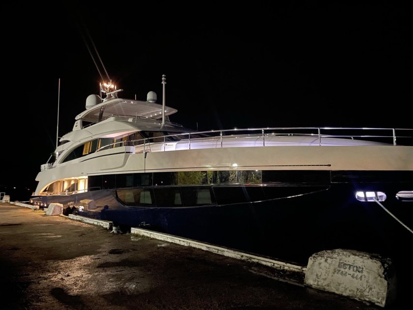 Яхта Галеон 550 Флай