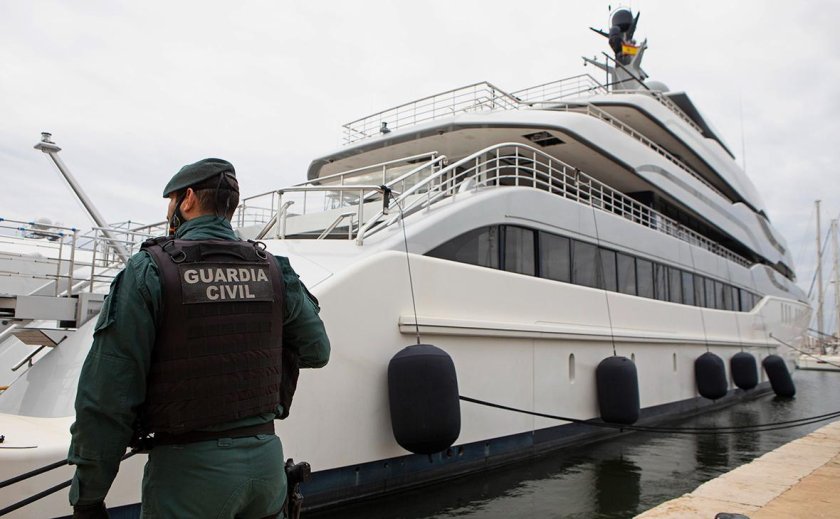 Яхта Виктора Вексельберга